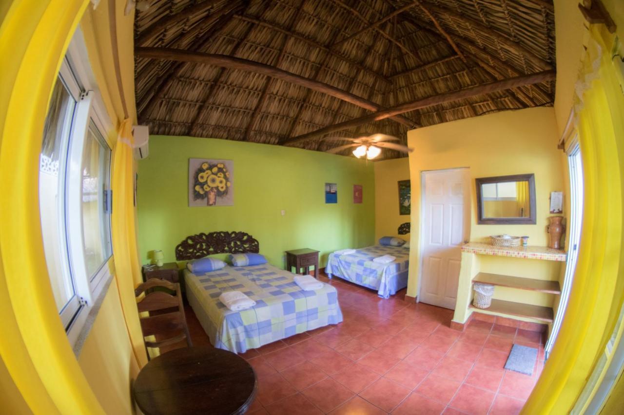 Hotel Cafe Del Sol Monterrico Buitenkant foto