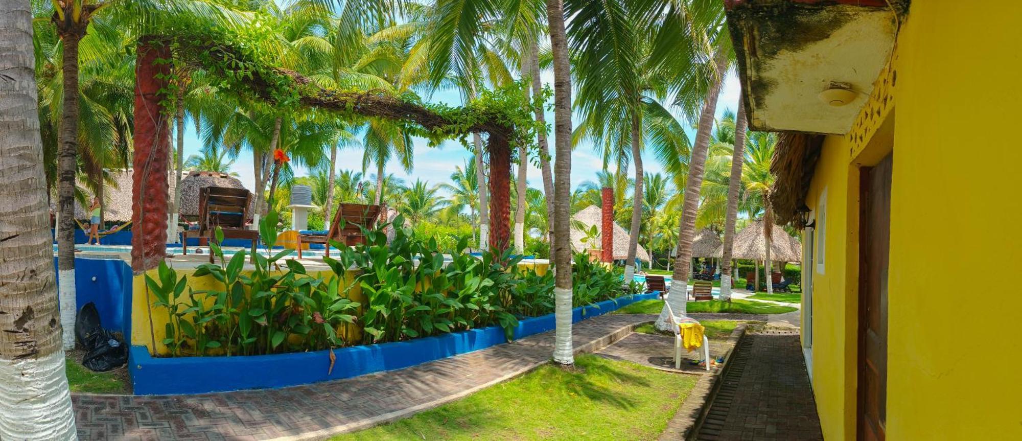 Hotel Cafe Del Sol Monterrico Buitenkant foto