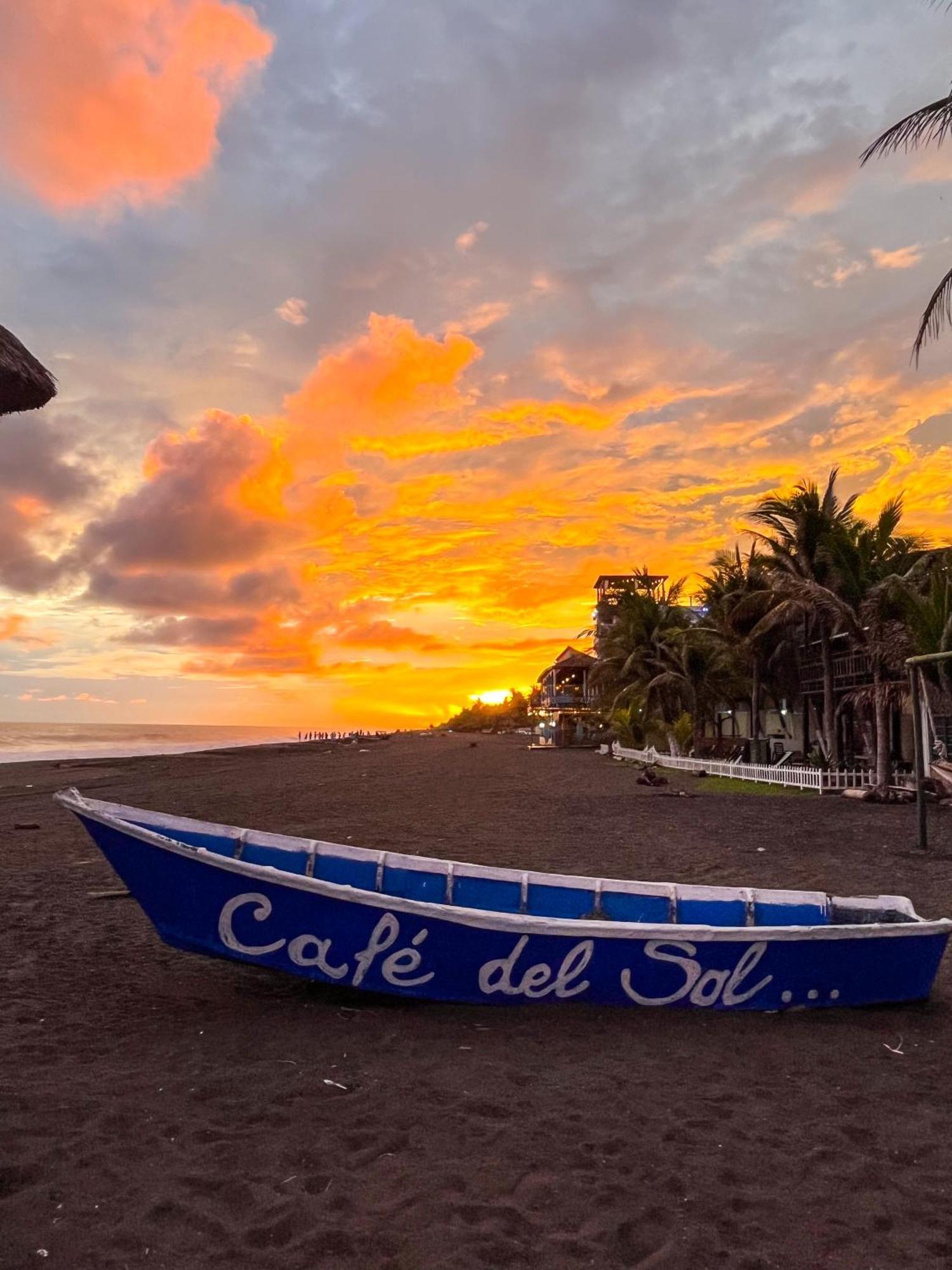 Hotel Cafe Del Sol Monterrico Buitenkant foto