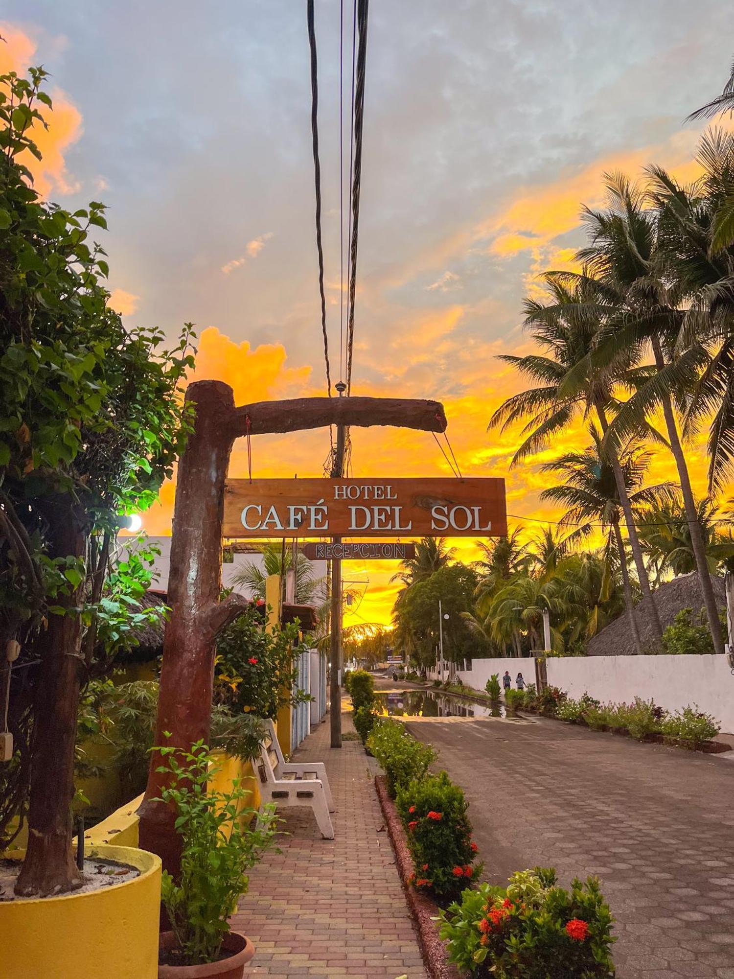 Hotel Cafe Del Sol Monterrico Buitenkant foto