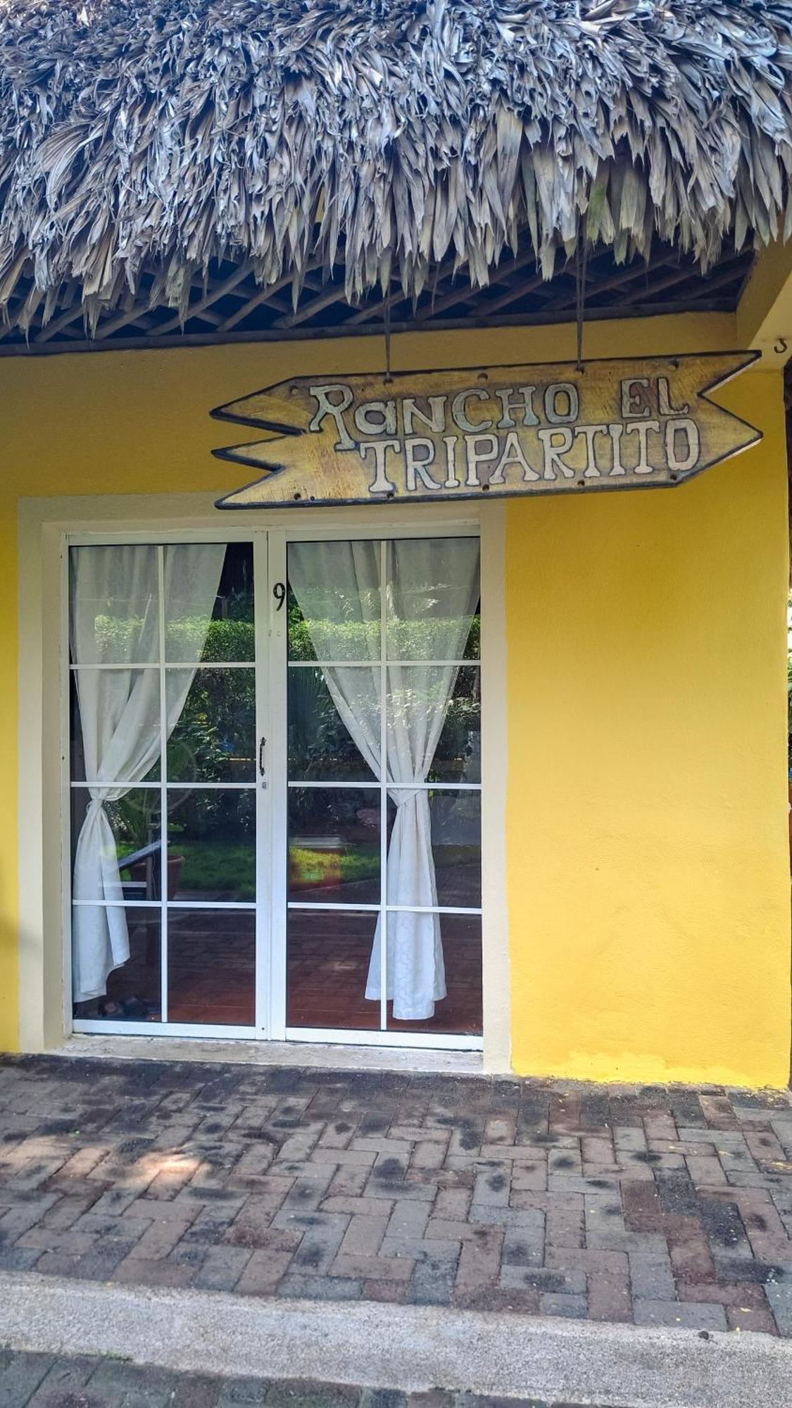Hotel Cafe Del Sol Monterrico Buitenkant foto
