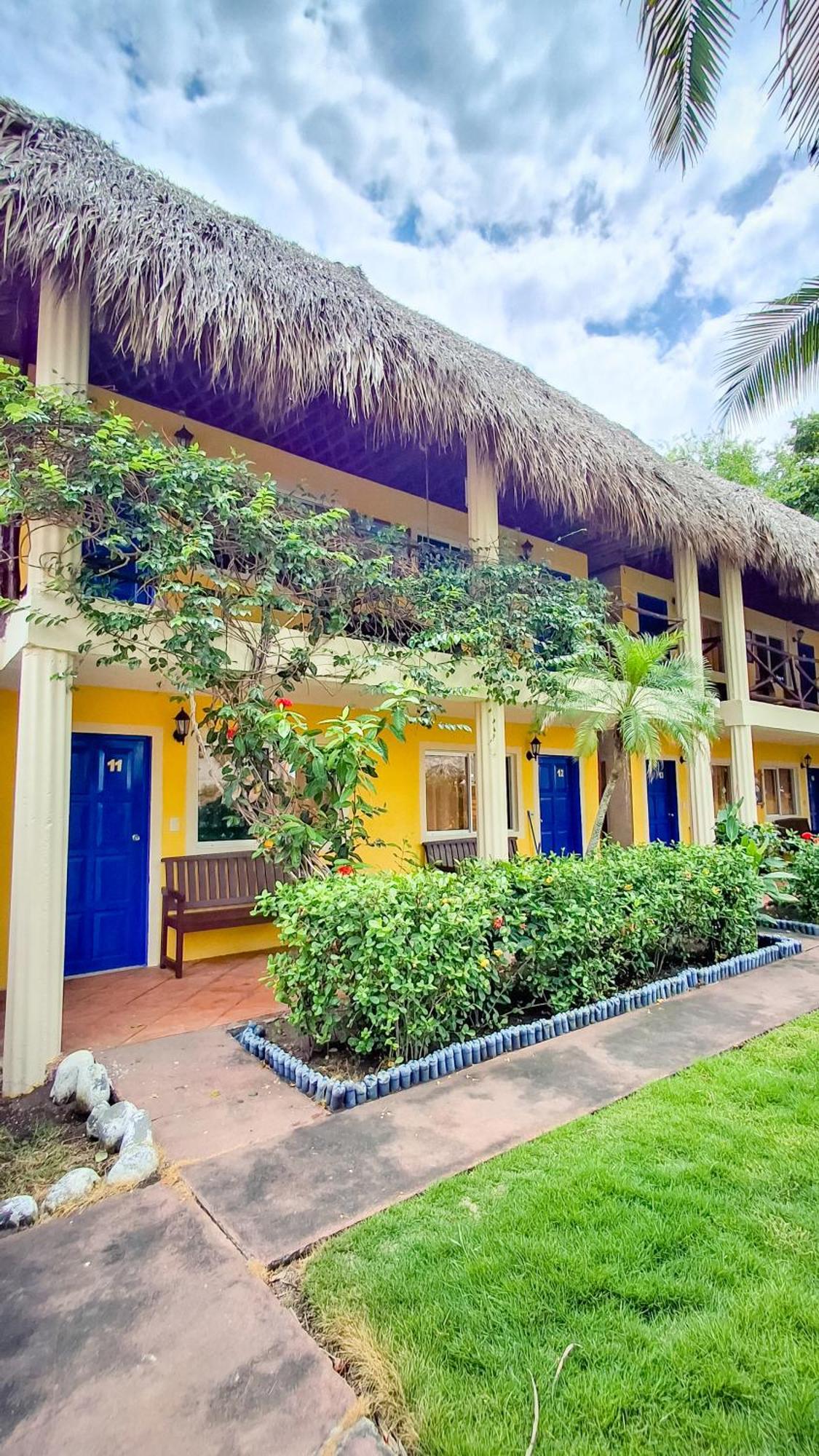 Hotel Cafe Del Sol Monterrico Buitenkant foto